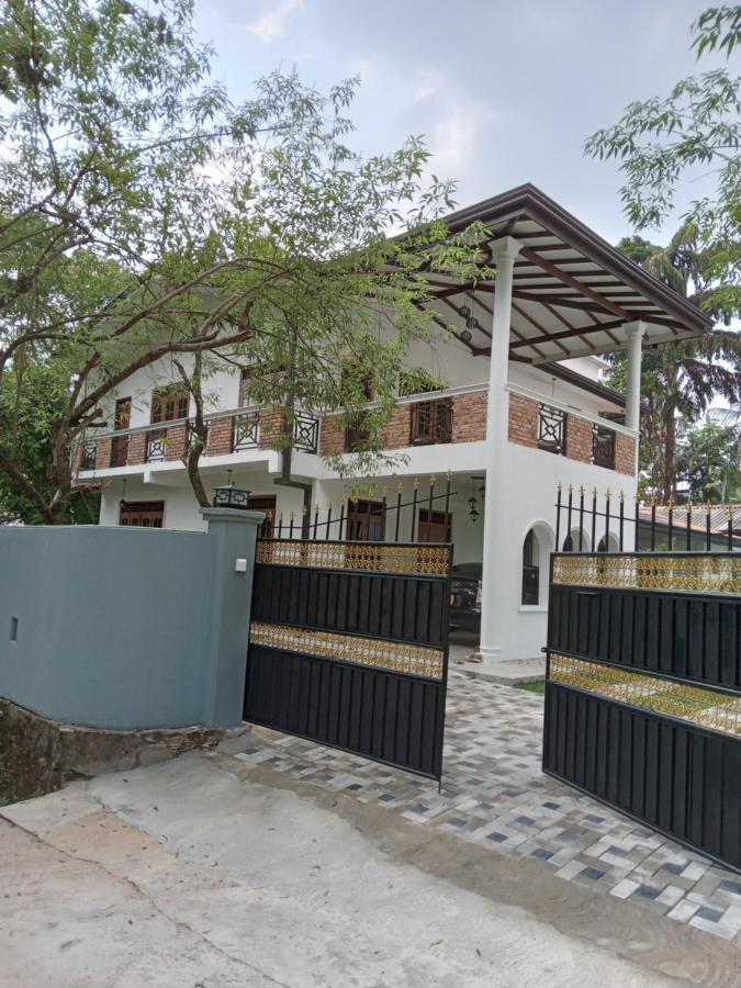 Sky Bloom Bed & Breakfast Homagama Exterior foto